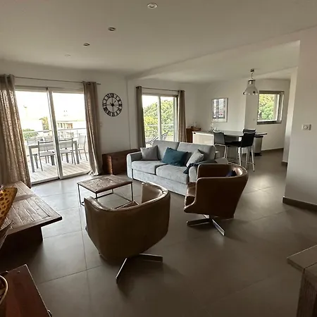 Vecchio Spacieux Climatise 100 M² * Porto-Vecchio (Corsica)